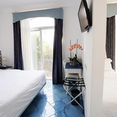 Bussola Hotel 3*