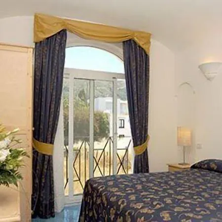 Bussola Hotel 3*