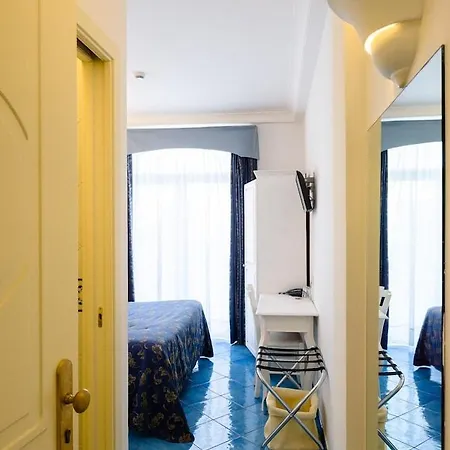 Hotel Bussola 3*