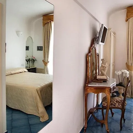 Bussola Hotel