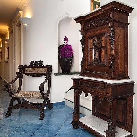 Bussola Hotel 3*