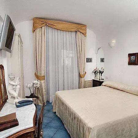 Bussola Hotel